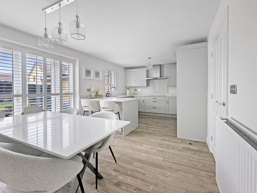 Property photo 3 of 27