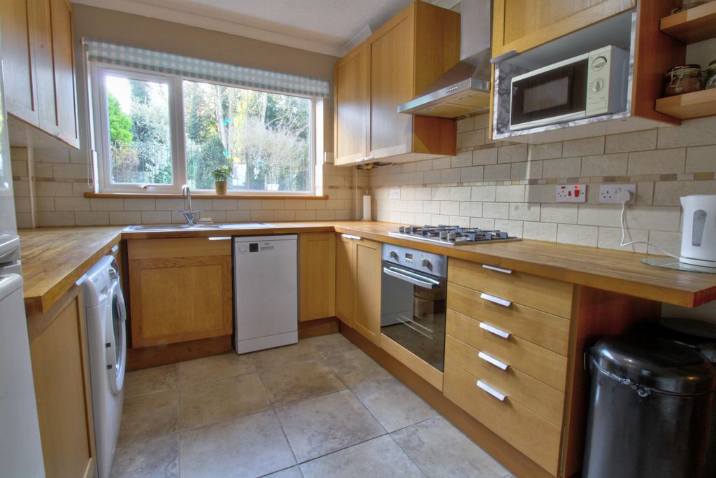 Property photo 2 of 18 Kitchen 1