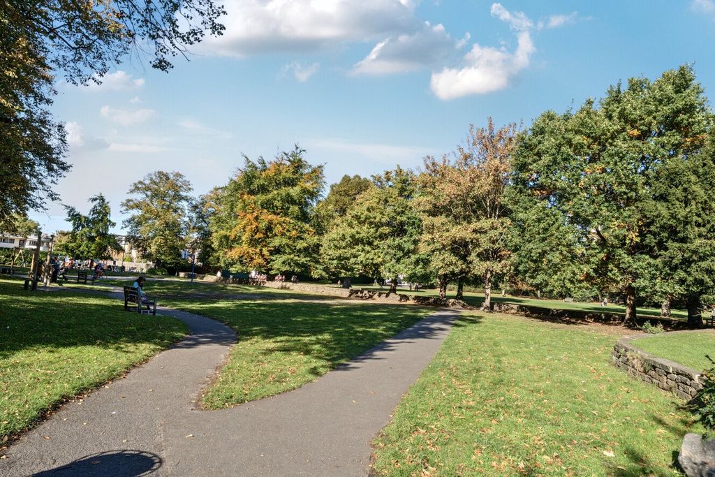 Property photo 2 of 12 Picture No. 18