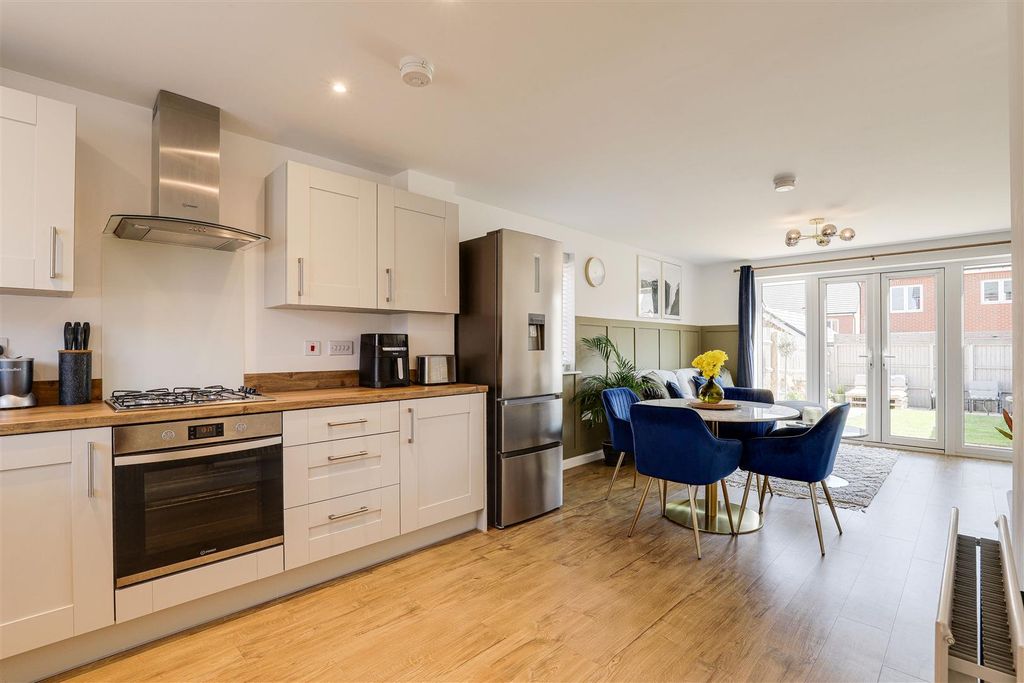 Property photo 3 of 17 11056.Jpg