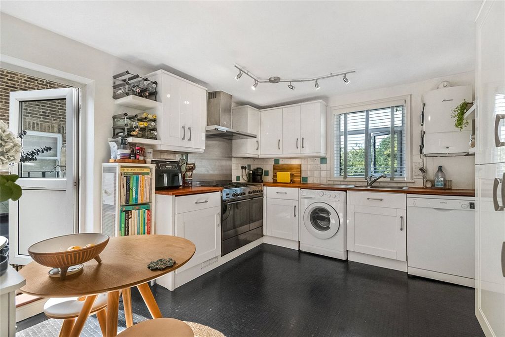 Property photo 2 of 12 Kitchen