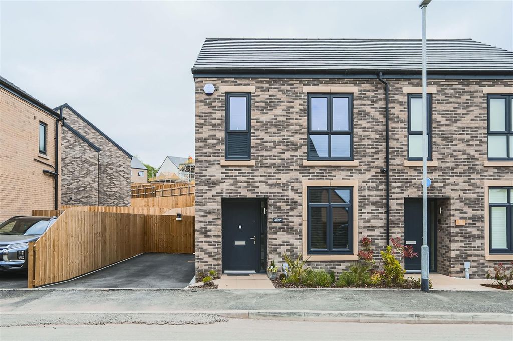 Property photo 1 of 33