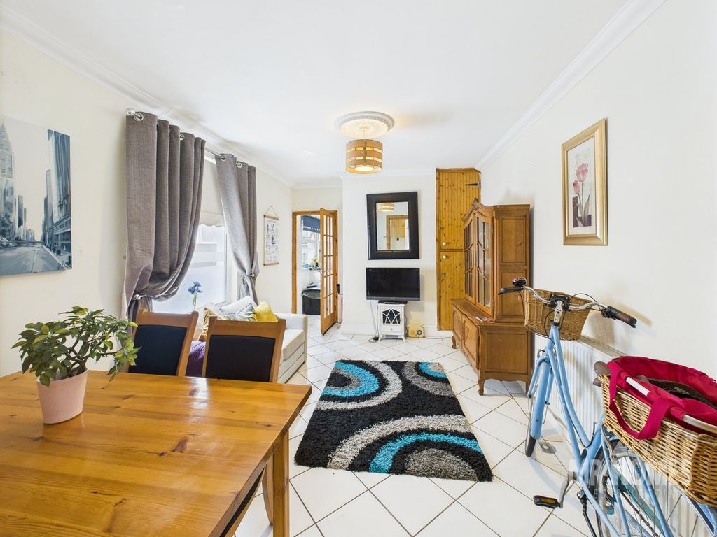 Property photo 3 of 32