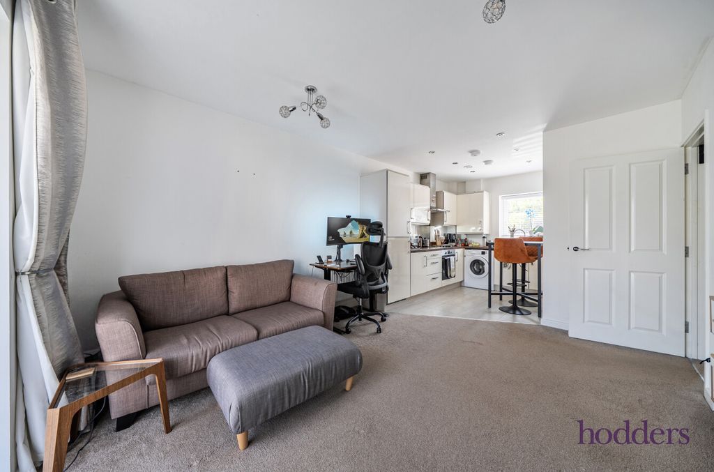 Property photo 2 of 14 F2486c9E-61B8-487...