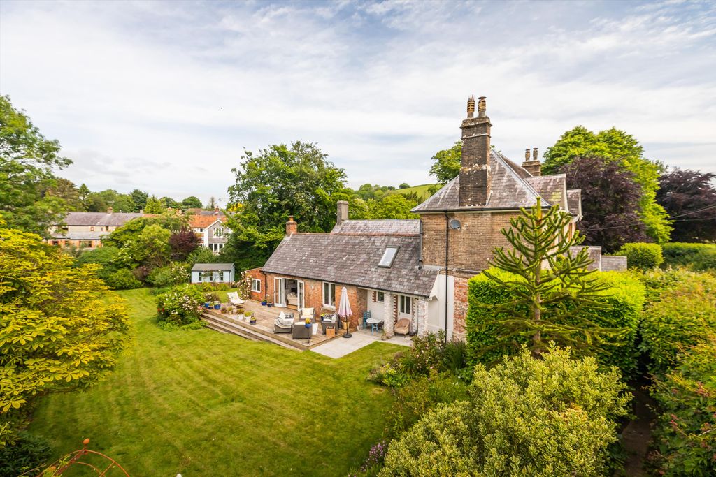 Property photo 3 of 19 Image