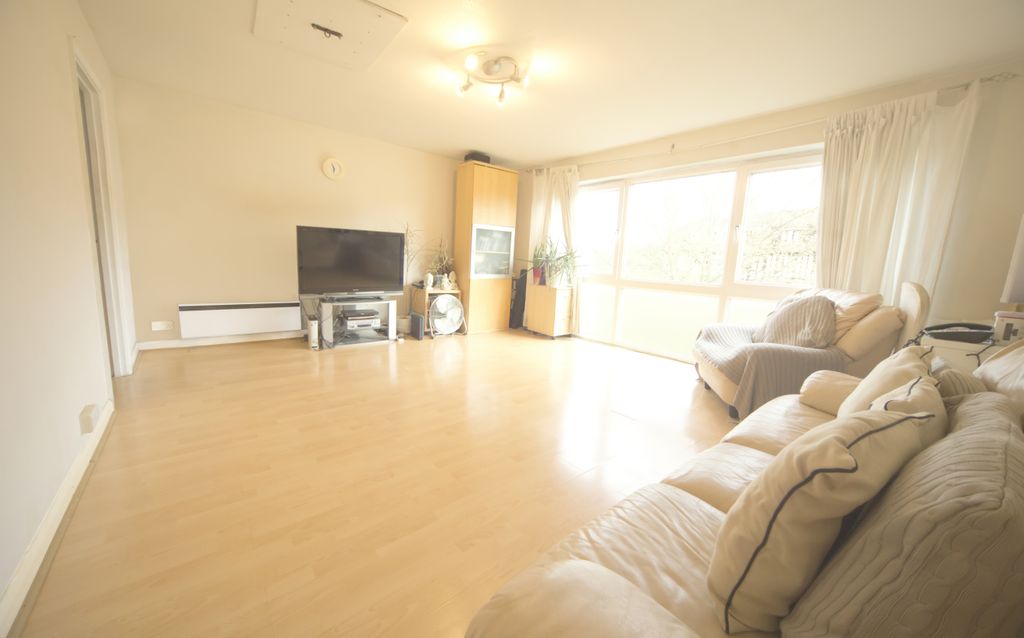Property photo 3 of 9 Livin Rroom-F1