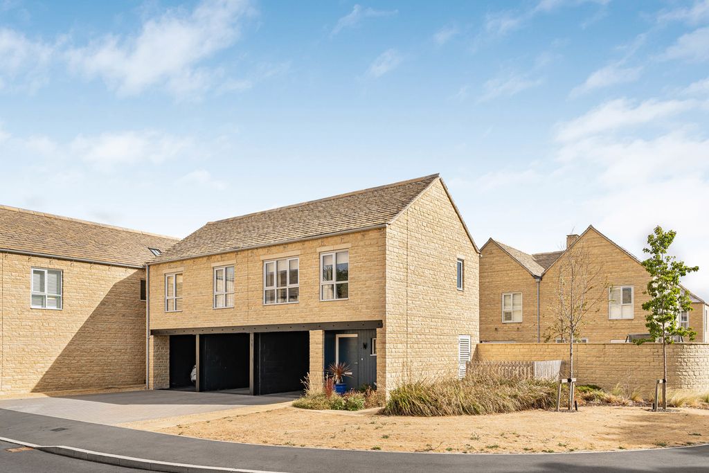 Property photo 1 of 18 Detached Coach House