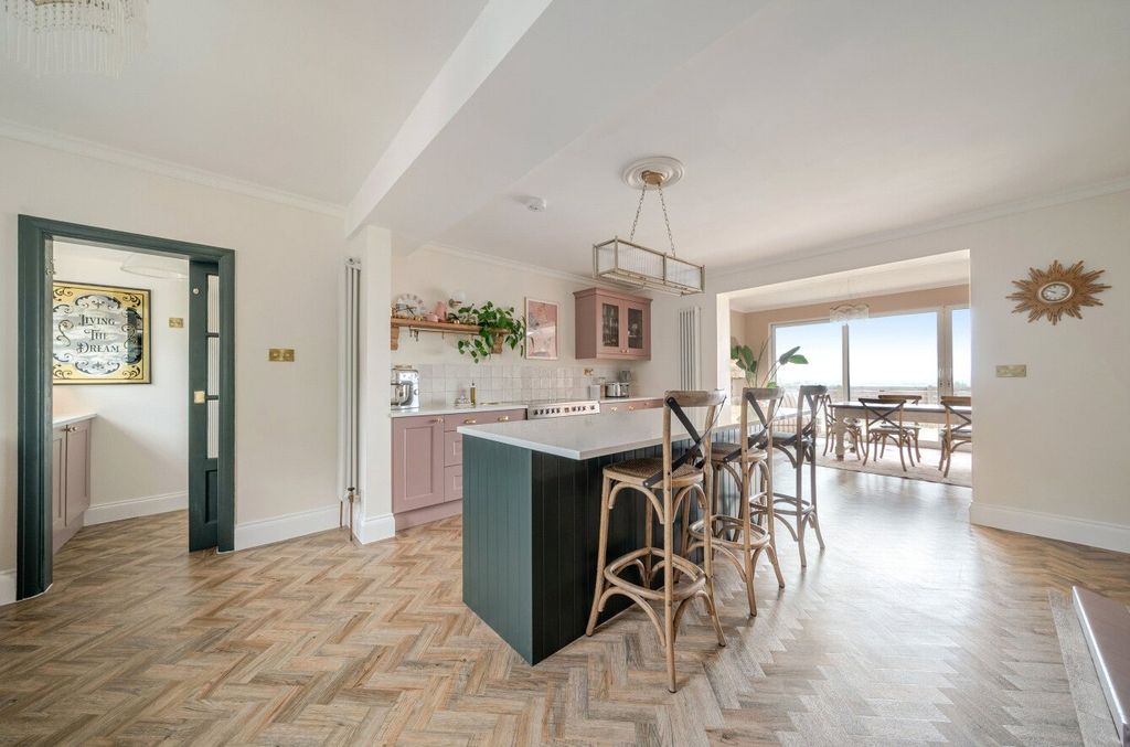 Property photo 2 of 20 Kitchen