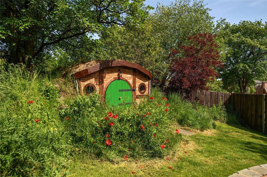 Property photo 2 of 15 Hobbit House
