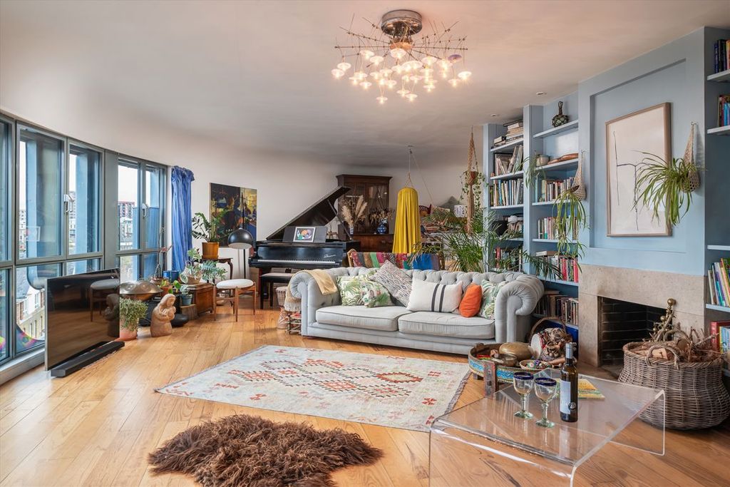 Property photo 2 of 14