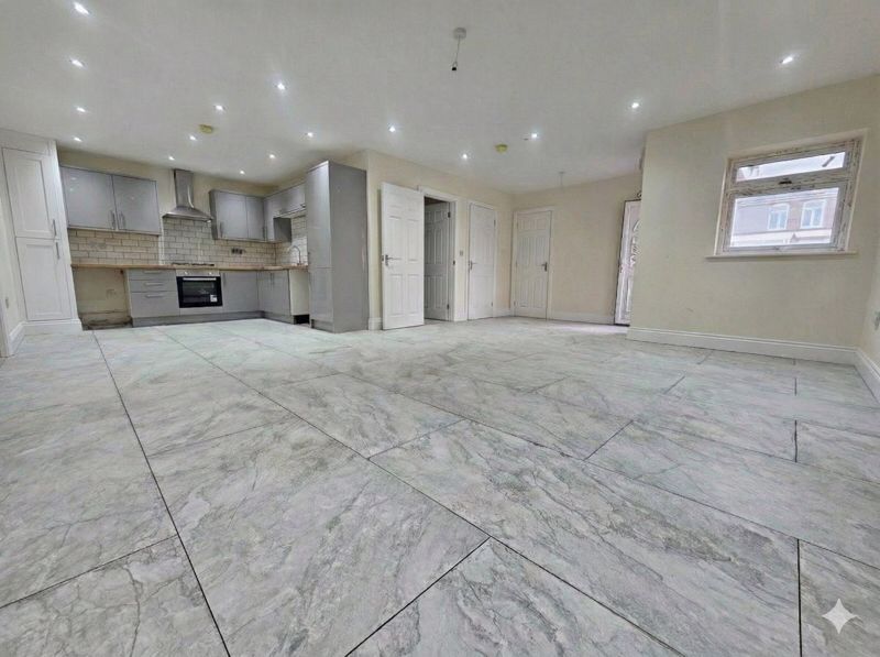 Property photo 1 of 7 Photo 5