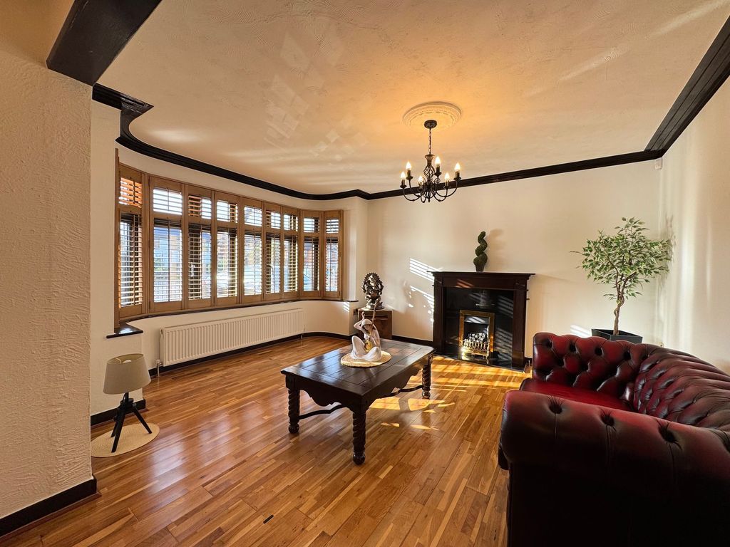 Property photo 2 of 20 Lounge