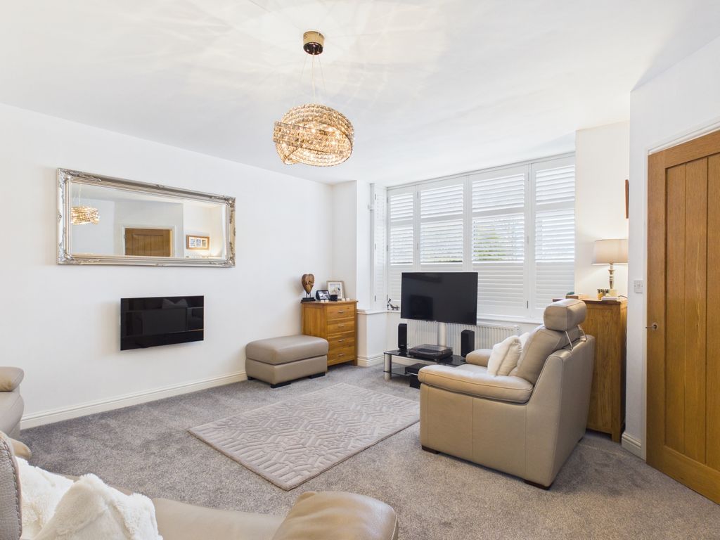 Property photo 3 of 25 Cam03729G0-Pr0287-Still001