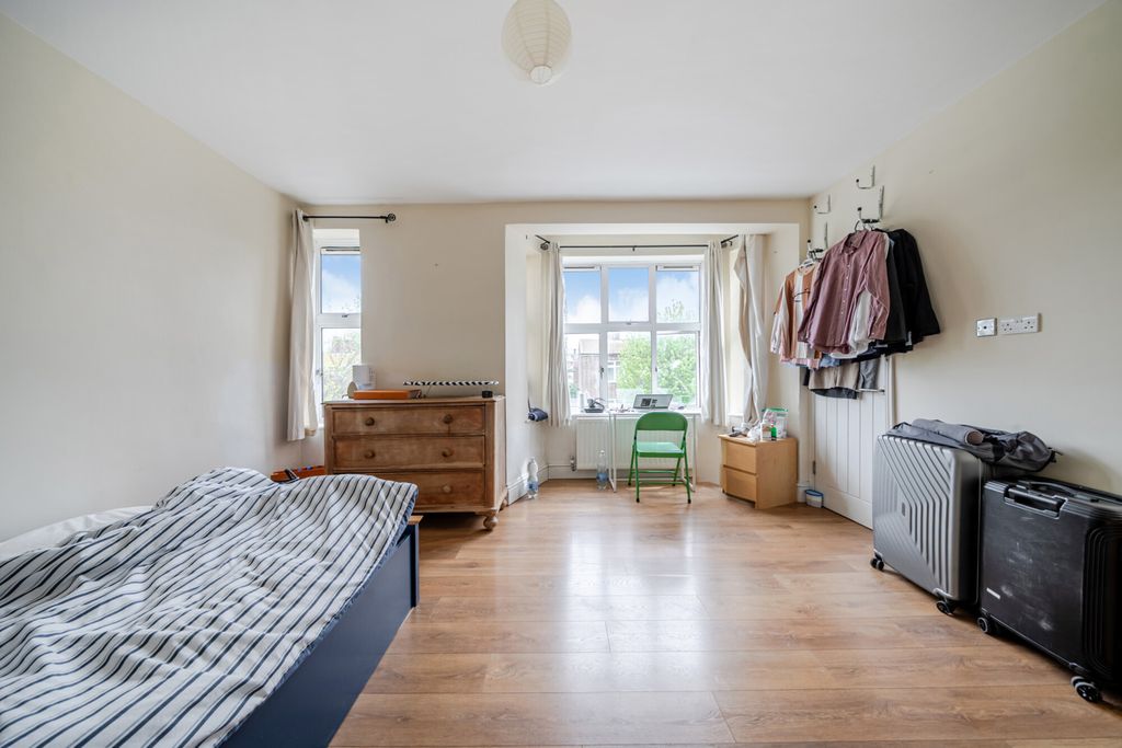 Property photo 3 of 16 Bedroom