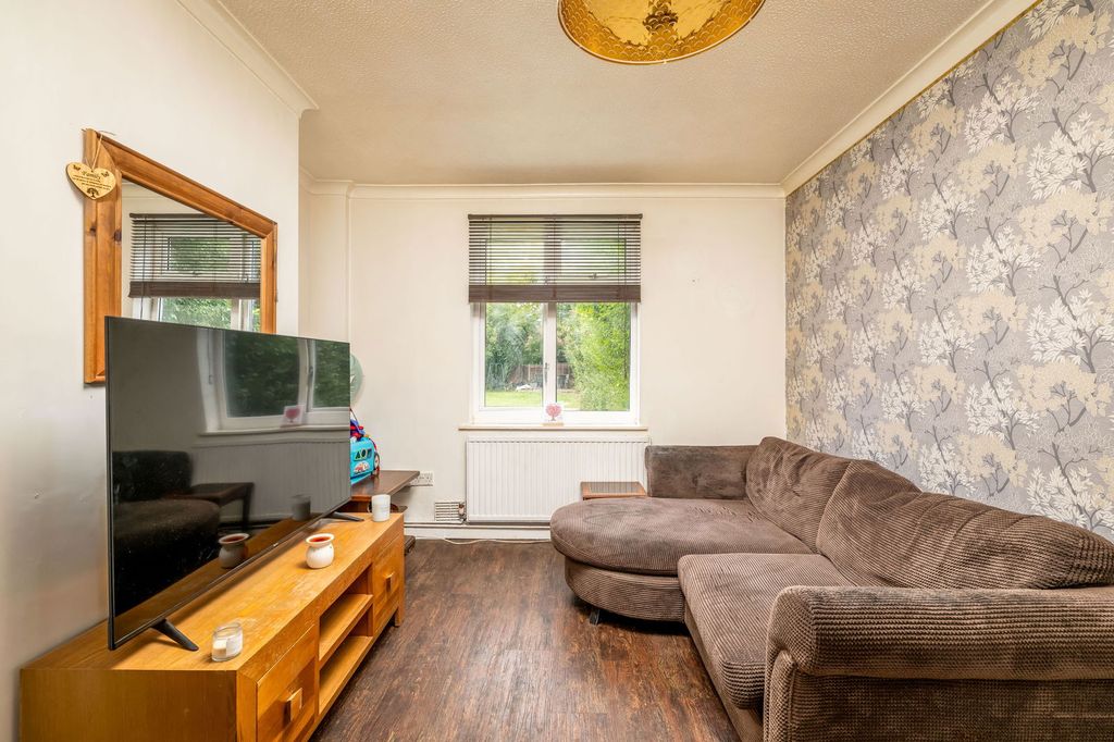 Property photo 3 of 18