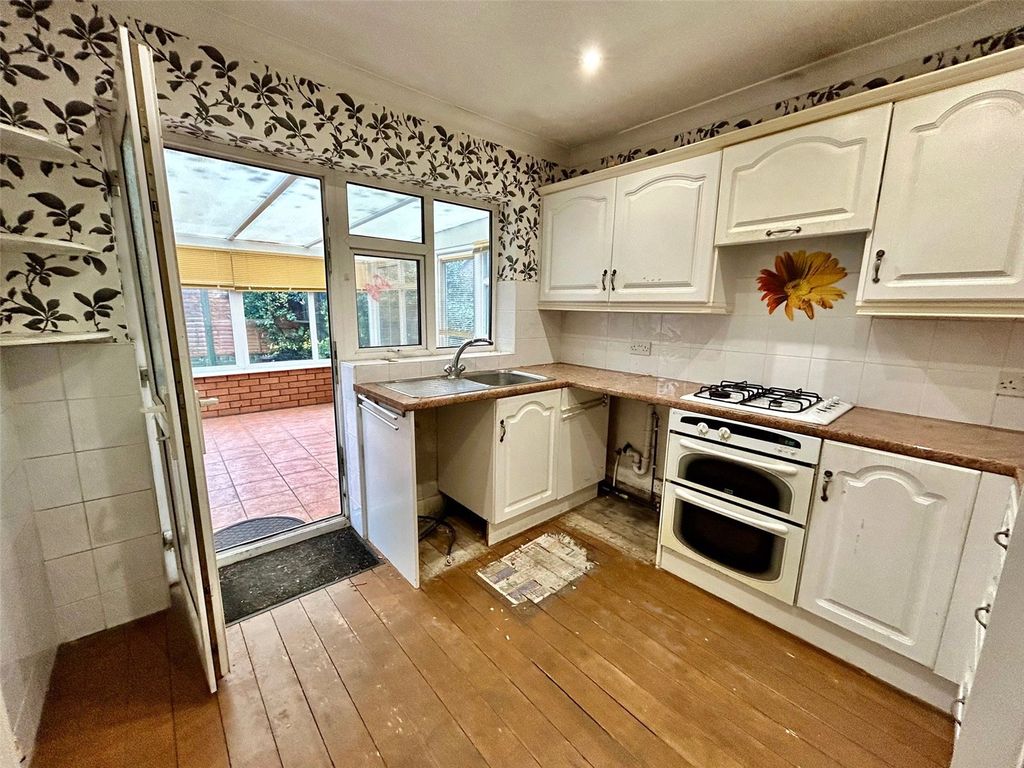 Property photo 3 of 14 Kitchen