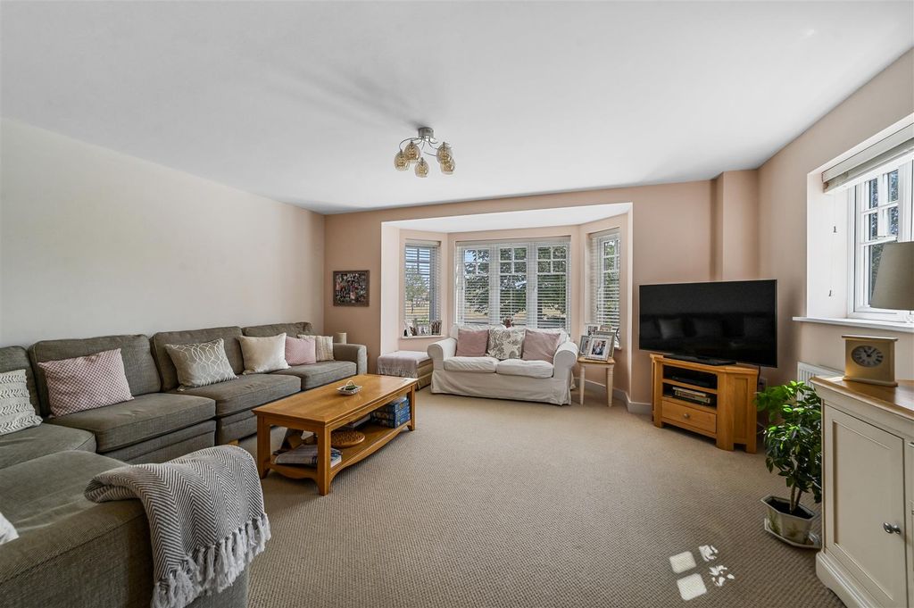 Property photo 2 of 17 Sitting Room