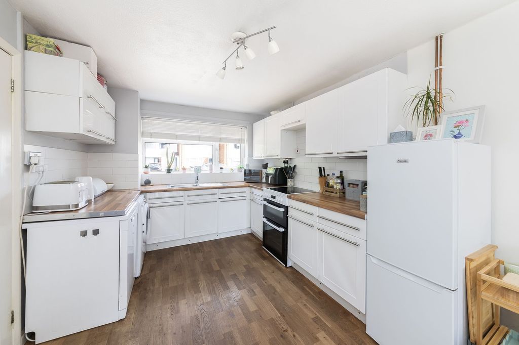 Property photo 3 of 20