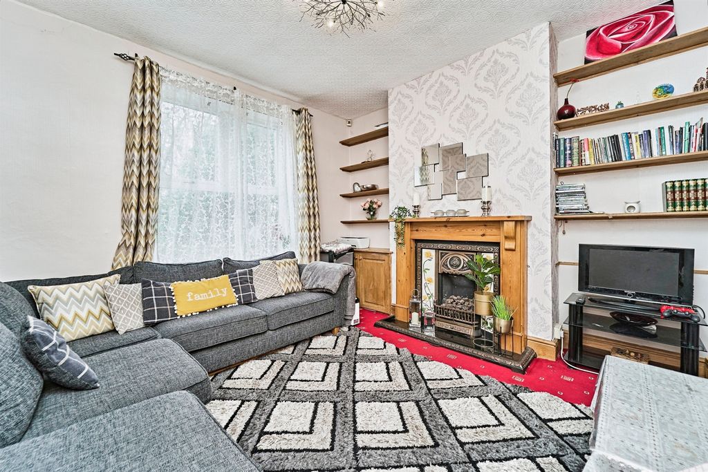 Property photo 2 of 19