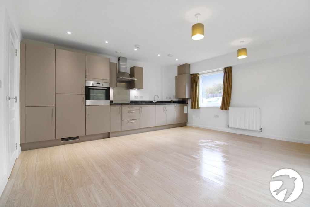 Property photo 2 of 8 Picture No. 15