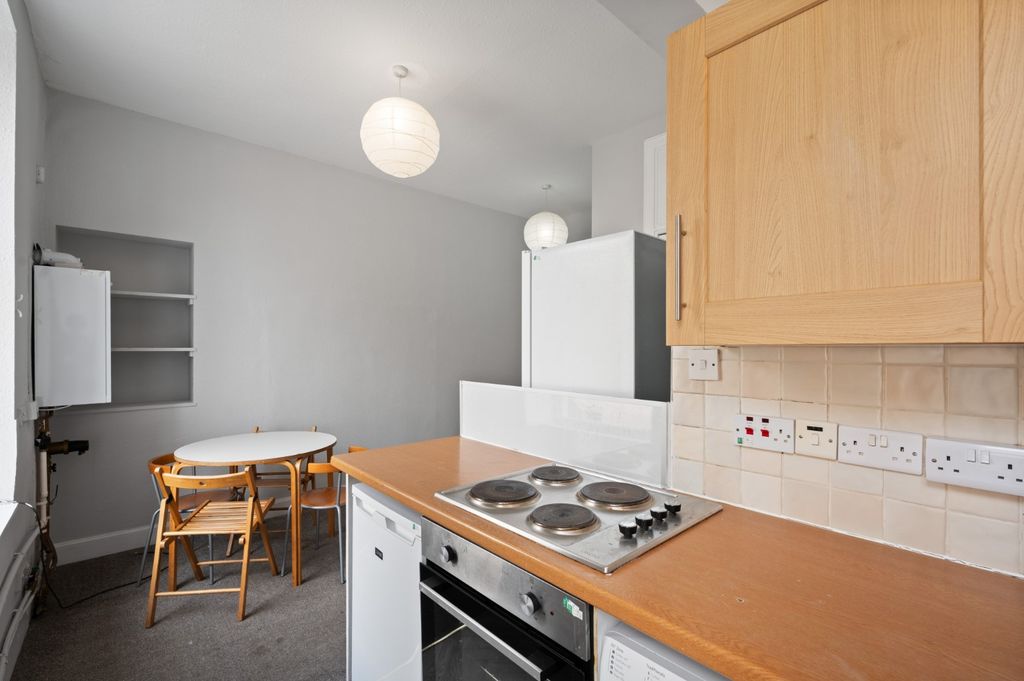 Property photo 3 of 34