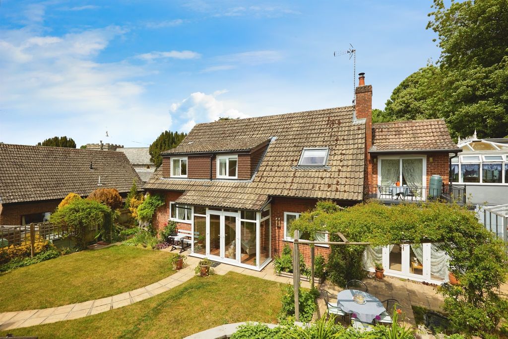 Property photo 1 of 17