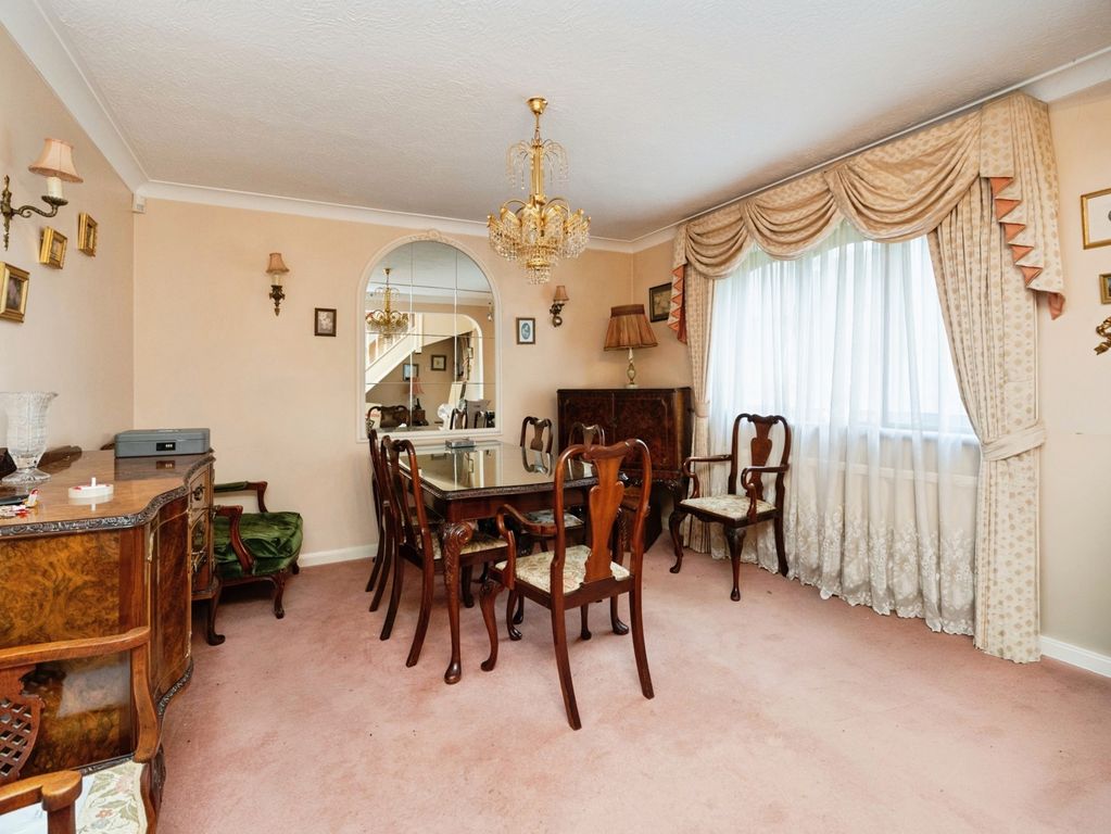 Property photo 3 of 20 Dining Room