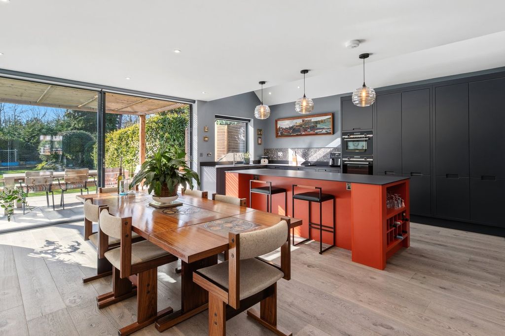 Property photo 1 of 27