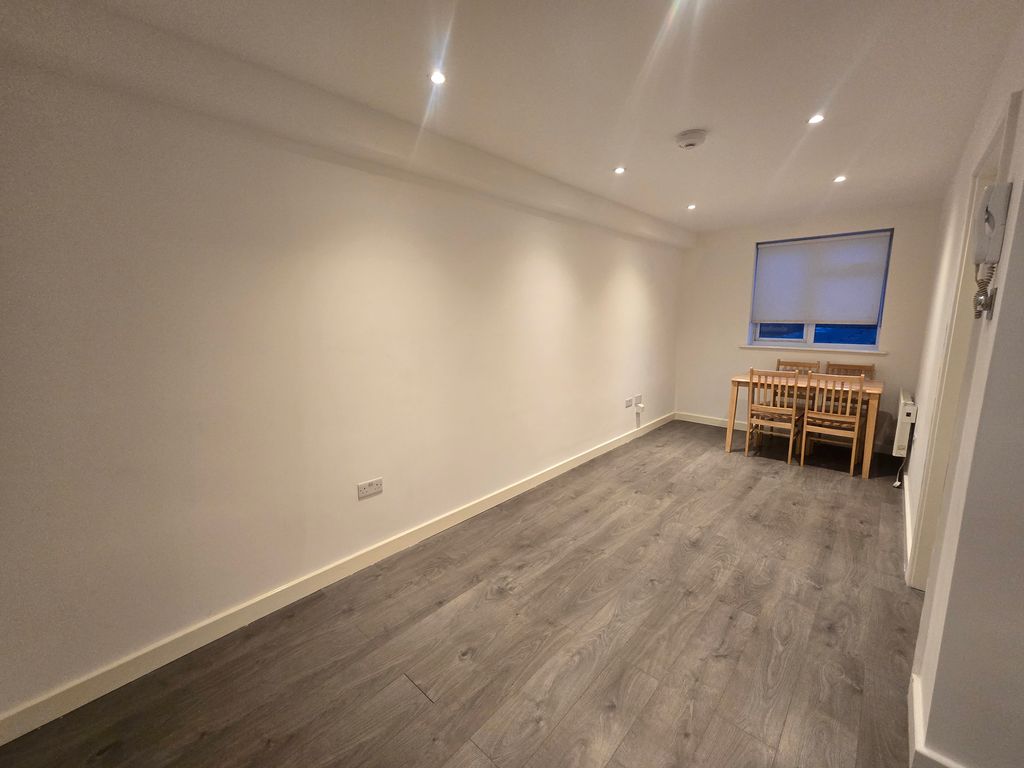 Property photo 1 of 4