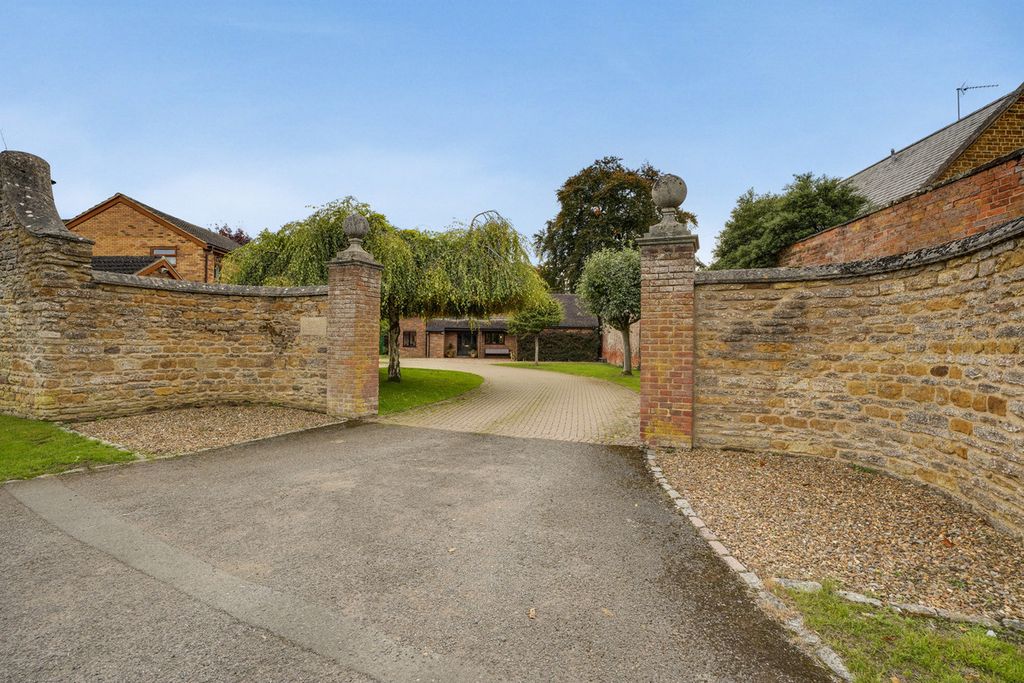 Property photo 3 of 40