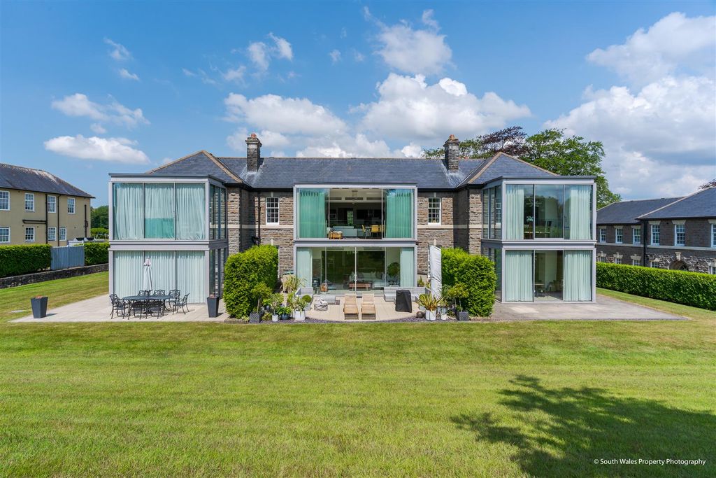 Property photo 1 of 18