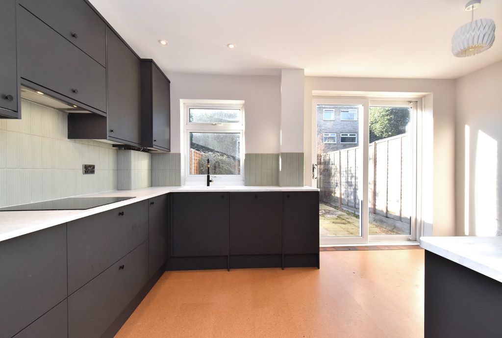 Property photo 1 of 12 Picture No. 05