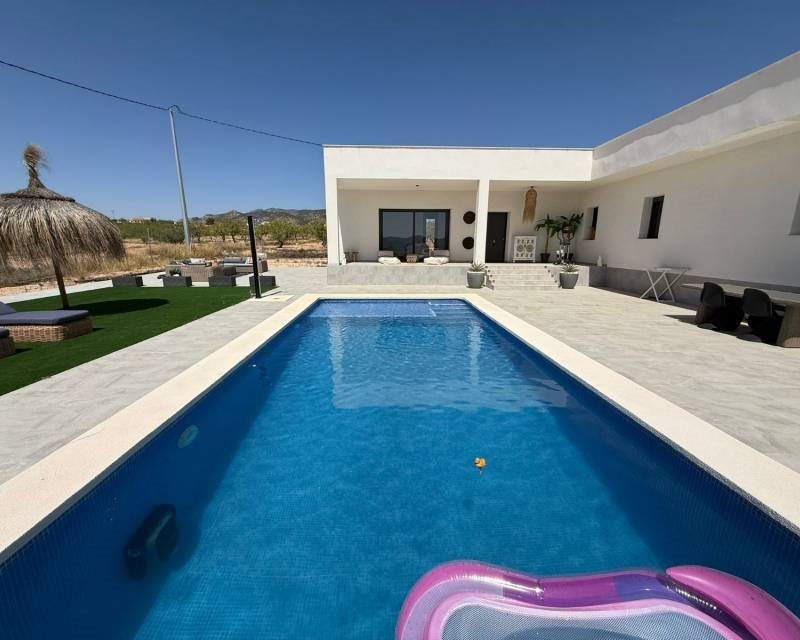 Property photo 1 of 32