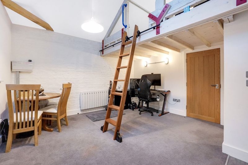 Property photo 1 of 7 Photo 4