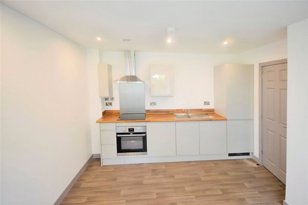 Property photo 2 of 6 Kitchen