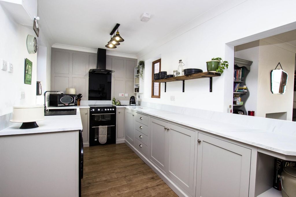 Property photo 3 of 35