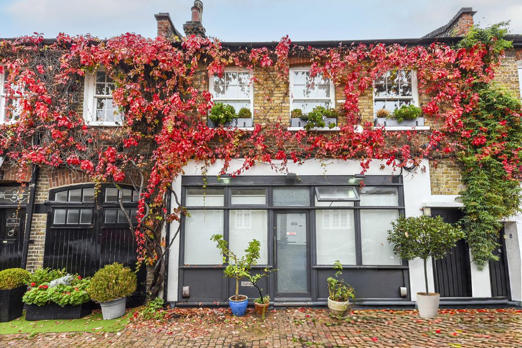 Property photo 1 of 12 Front (Exterior)