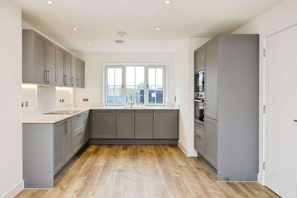 Property photo 2 of 14 Picture No. 08