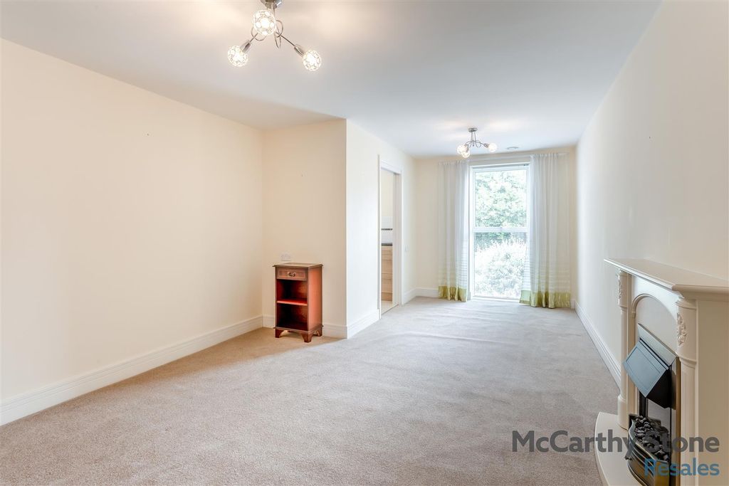Property photo 2 of 27 8657563-Interior02.Jpg
