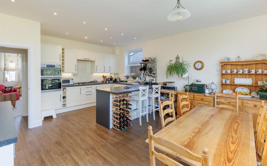 Property photo 2 of 37