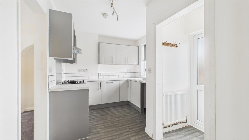 Property photo 3 of 12 Kitchen 2.Jpg