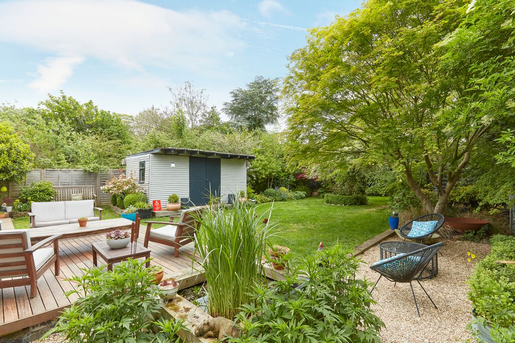 Property photo 2 of 16