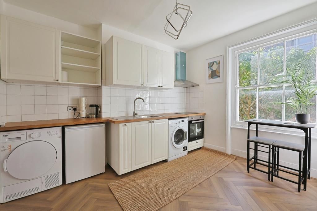 Property photo 2 of 12 Kitchen