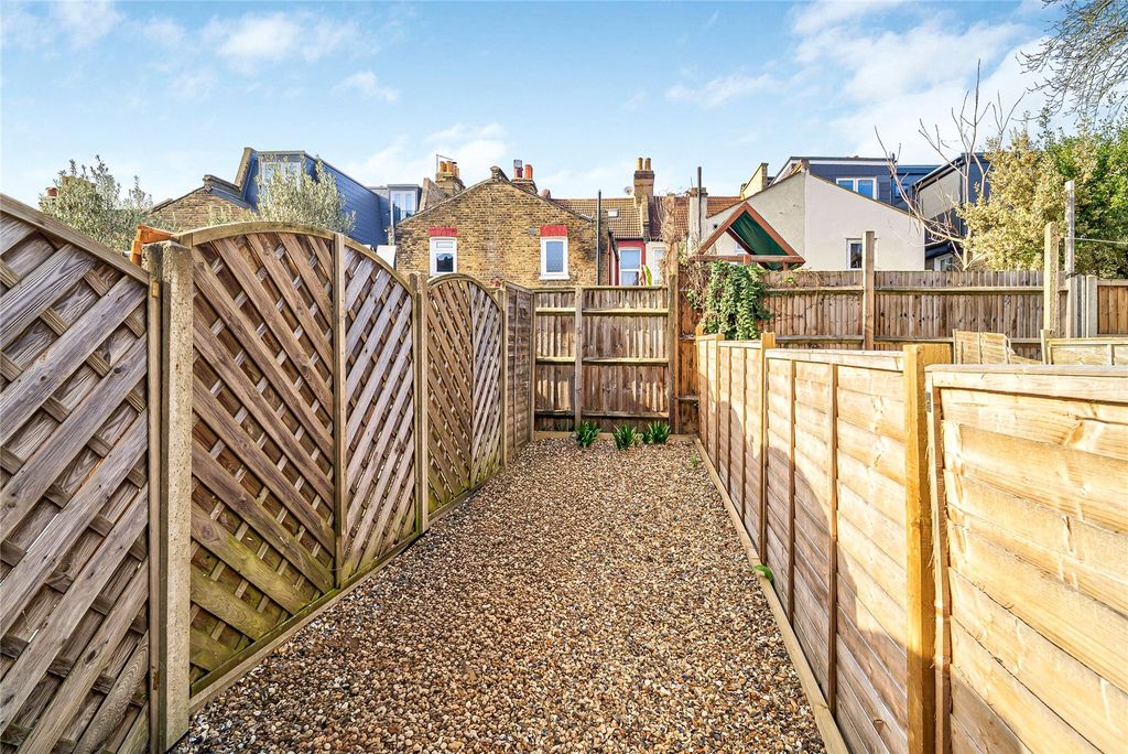 Property photo 3 of 12 Picture No. 32