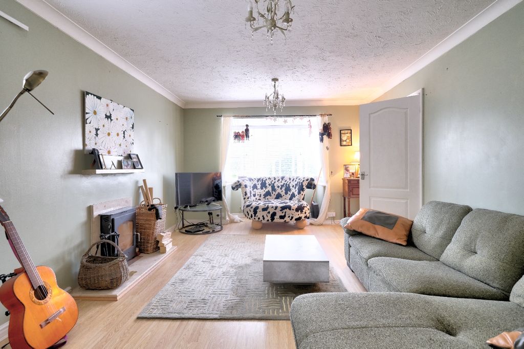 Property photo 2 of 25 Lounge