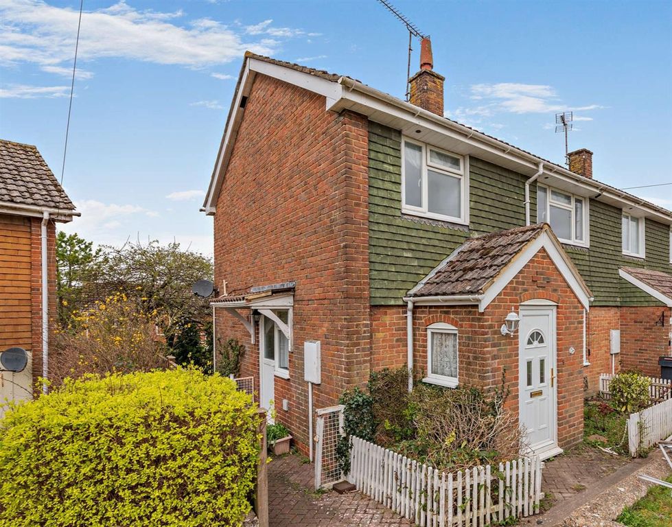 Property photo 1 of 9 8682926-Exterior03-800.Jpg