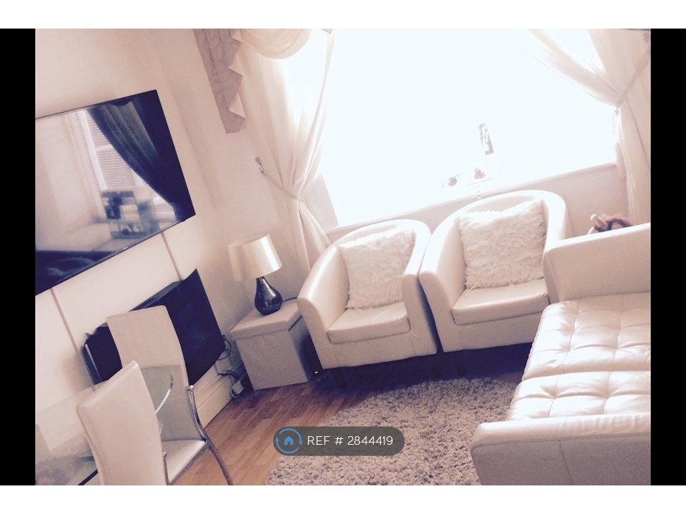 Property photo 2 of 14 Living Room