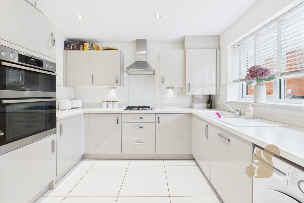 Property photo 2 of 23 Cam05668G0-Pr0008-Still015.Jpg