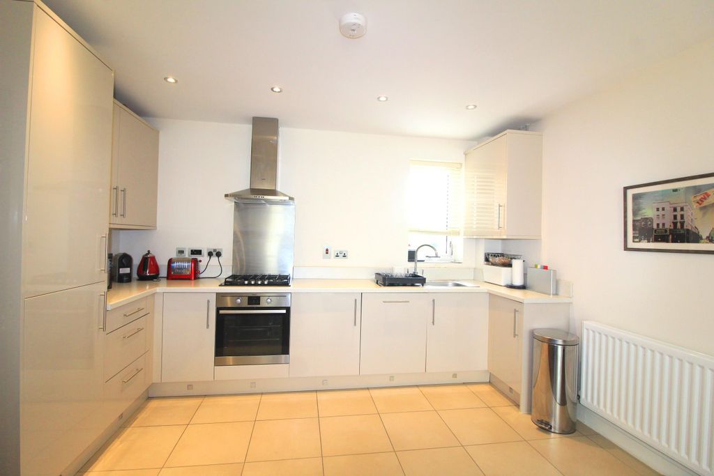 Property photo 2 of 8 Kitchen