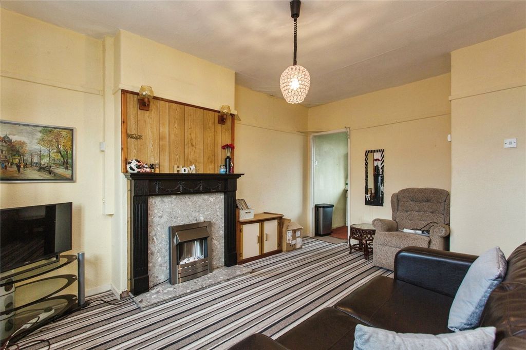 Property photo 2 of 13 Lounge